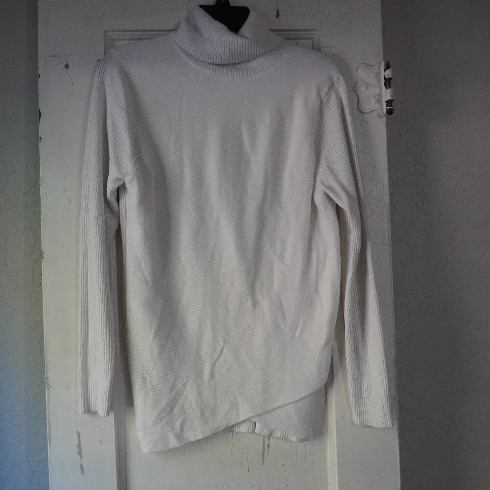 Tahari Turtleneck Ribbed Sweater‎
